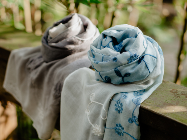 繡花手織綿圍巾